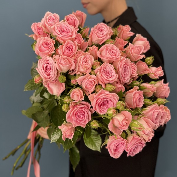 9 кустовых роз Одилия 80 см